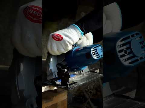 Product showcase and demo short video of ID C7SB circular saw machine